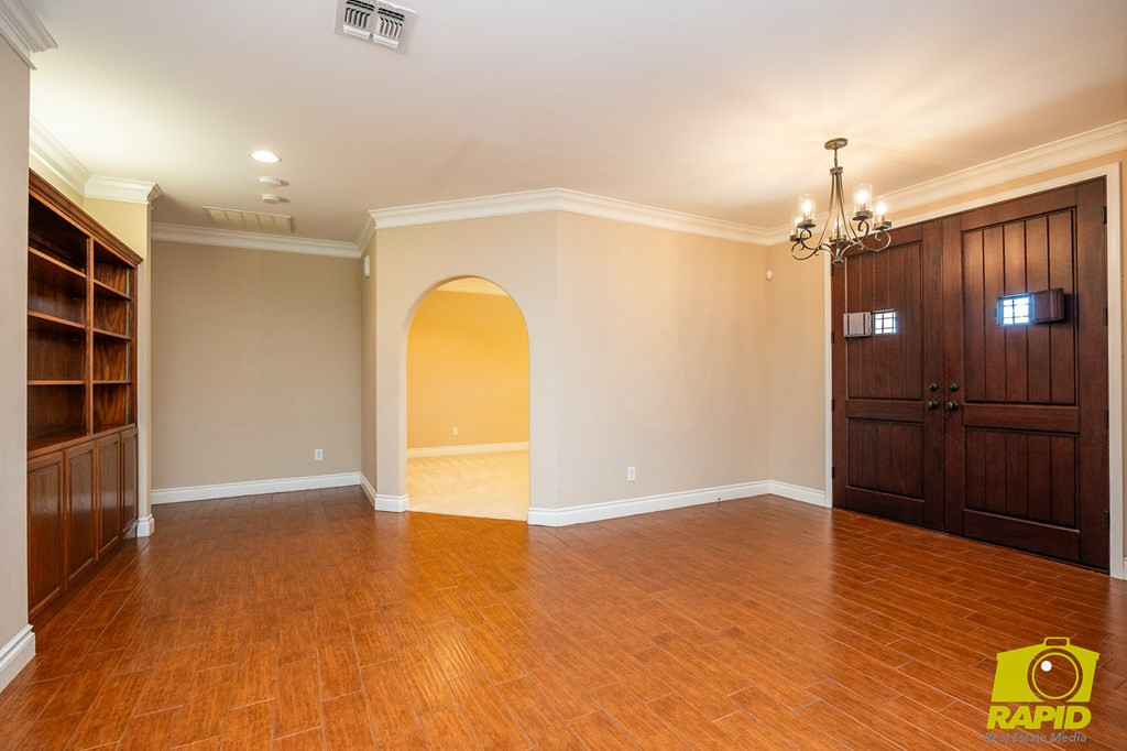 6014 Kingsbridge Drive Property Photo 7
