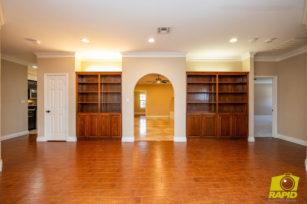 6014 Kingsbridge Drive Property Photo 9
