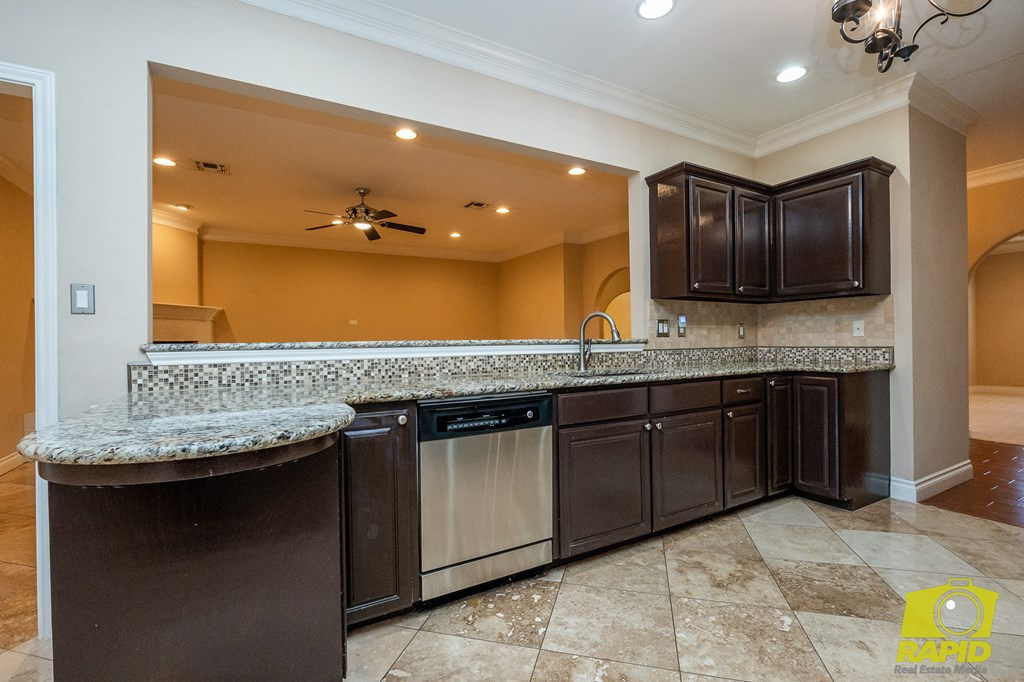 6014 Kingsbridge Drive Property Photo 14