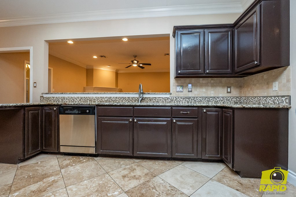 6014 Kingsbridge Drive Property Photo 16