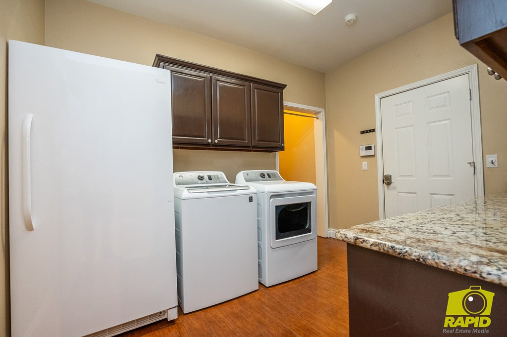 6014 Kingsbridge Drive Property Photo 40
