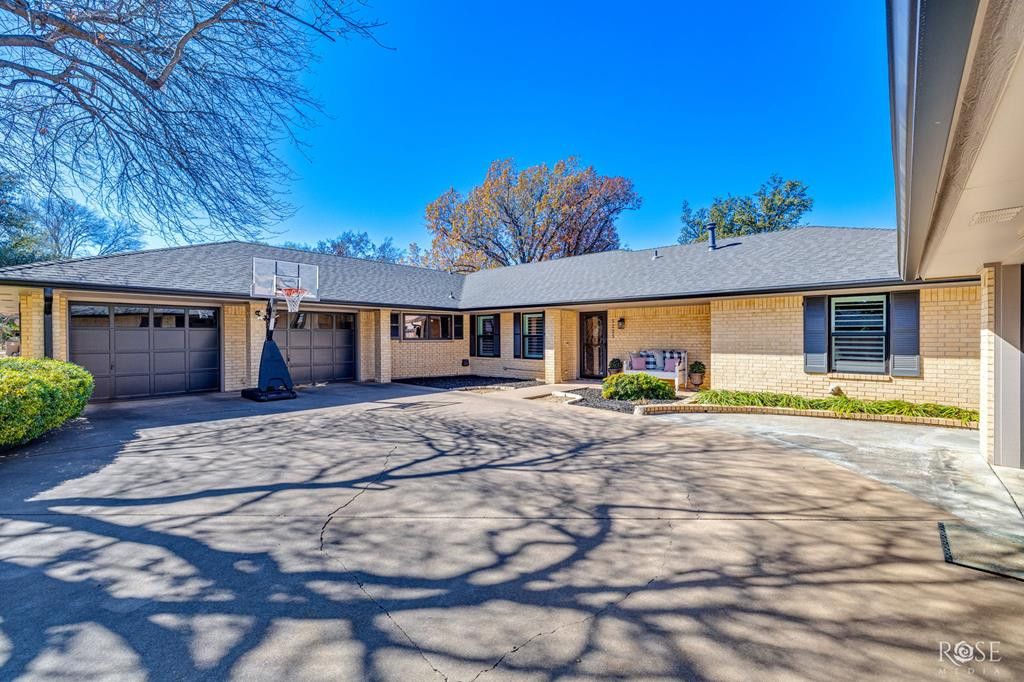 5225 Beverly Drive Property Photo 1