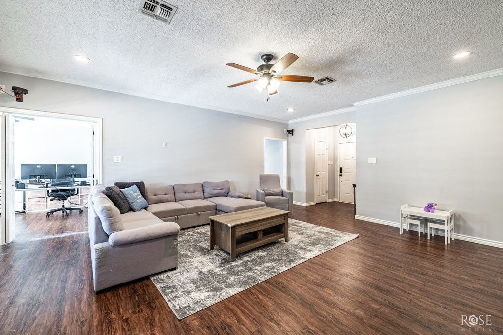 3245 Forest Hill Drive Property Photo 4