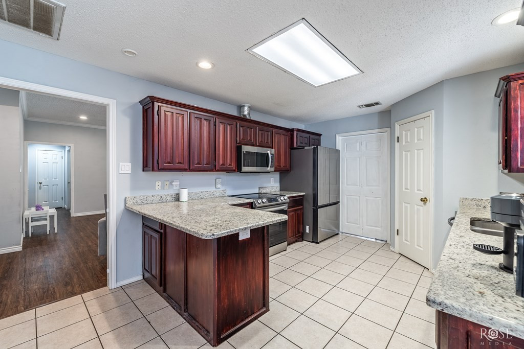 3245 Forest Hill Drive Property Photo 6