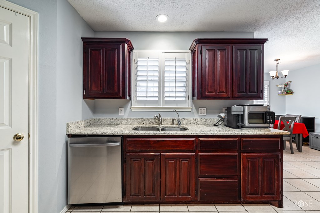 3245 Forest Hill Drive Property Photo 7