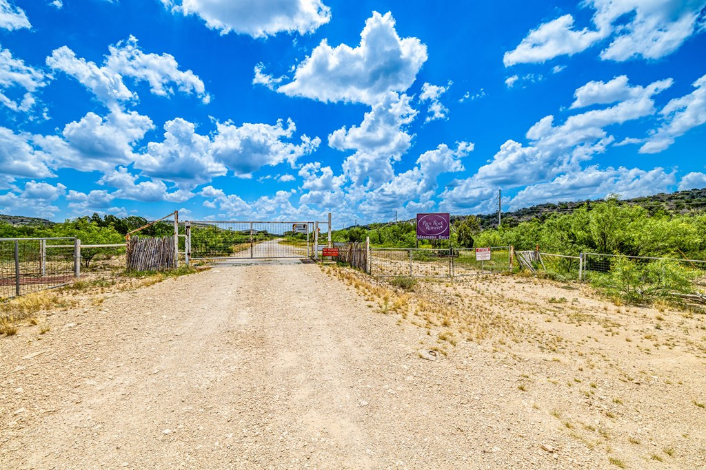 935 Ranch House Road Property Photo 3