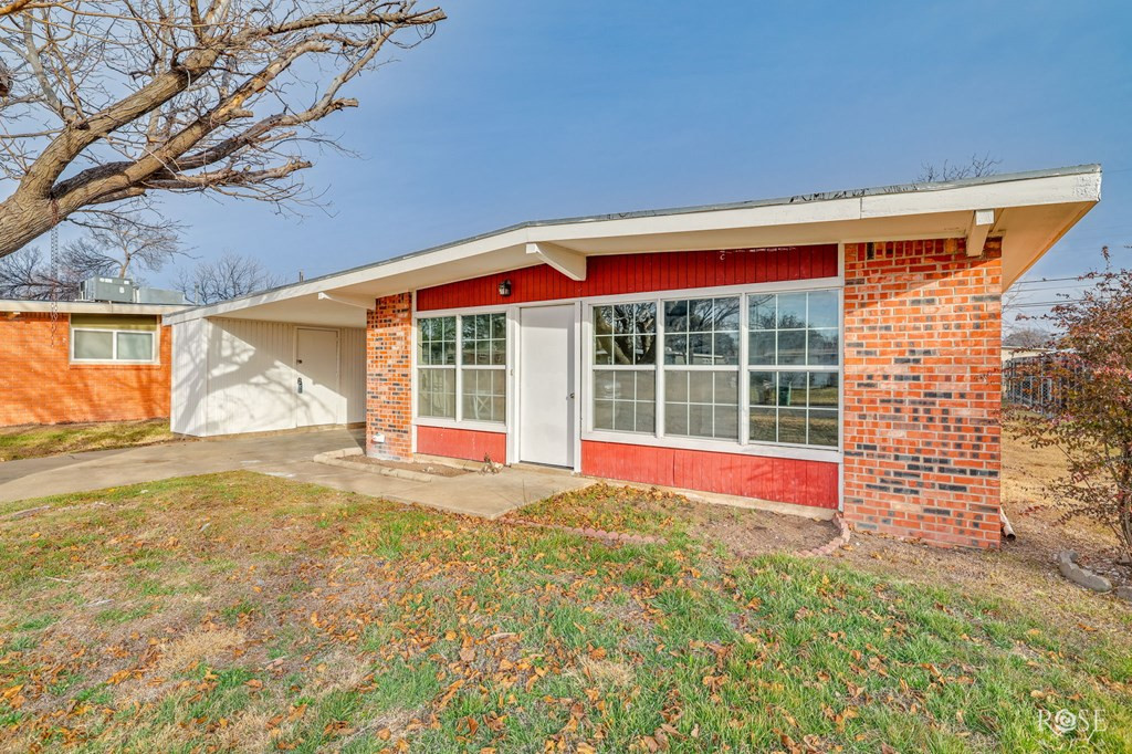 2722 Southwestern Avenue Property Photo 6