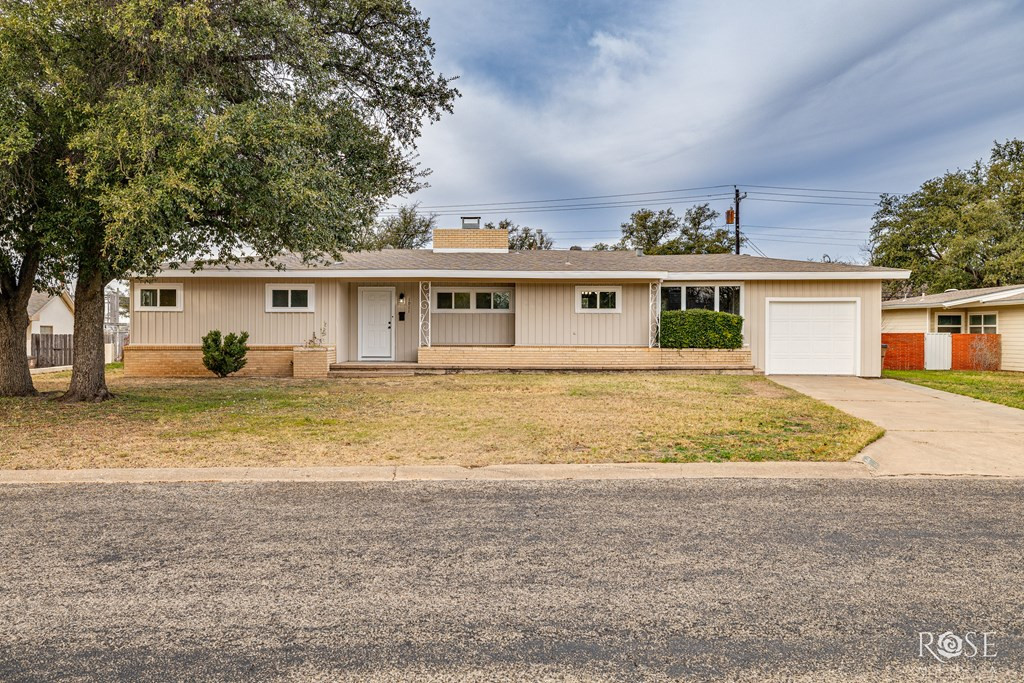 1911 Dena Drive Property Photo 2