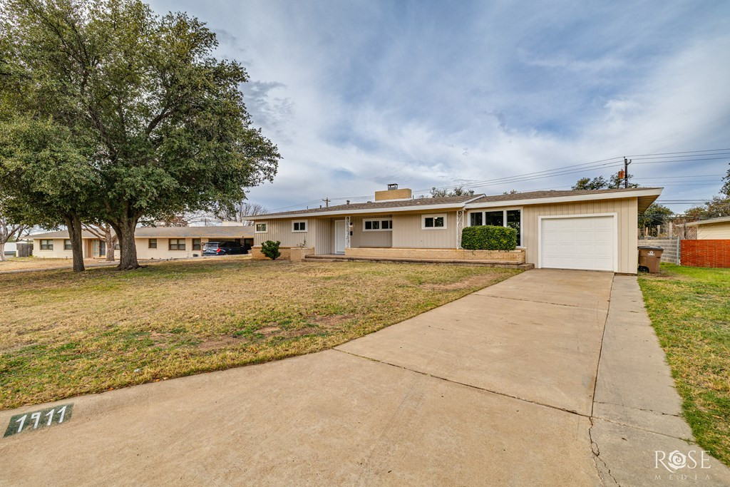 1911 Dena Drive Property Photo 4