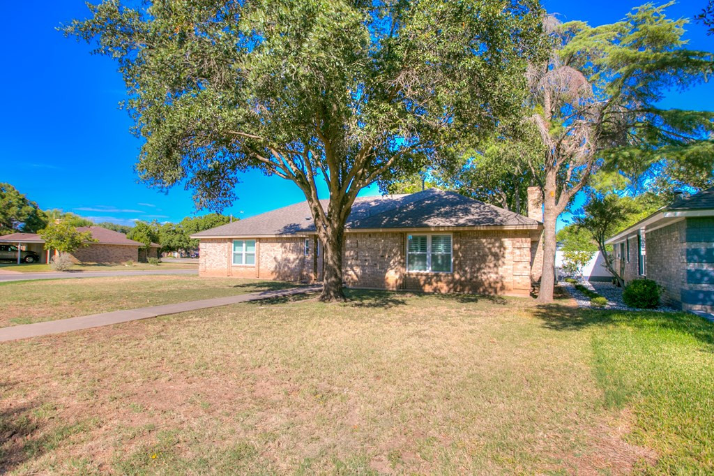 1110 Anthony Drive Property Photo 2