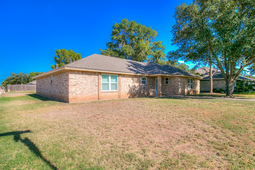 1110 Anthony Drive Property Photo 3