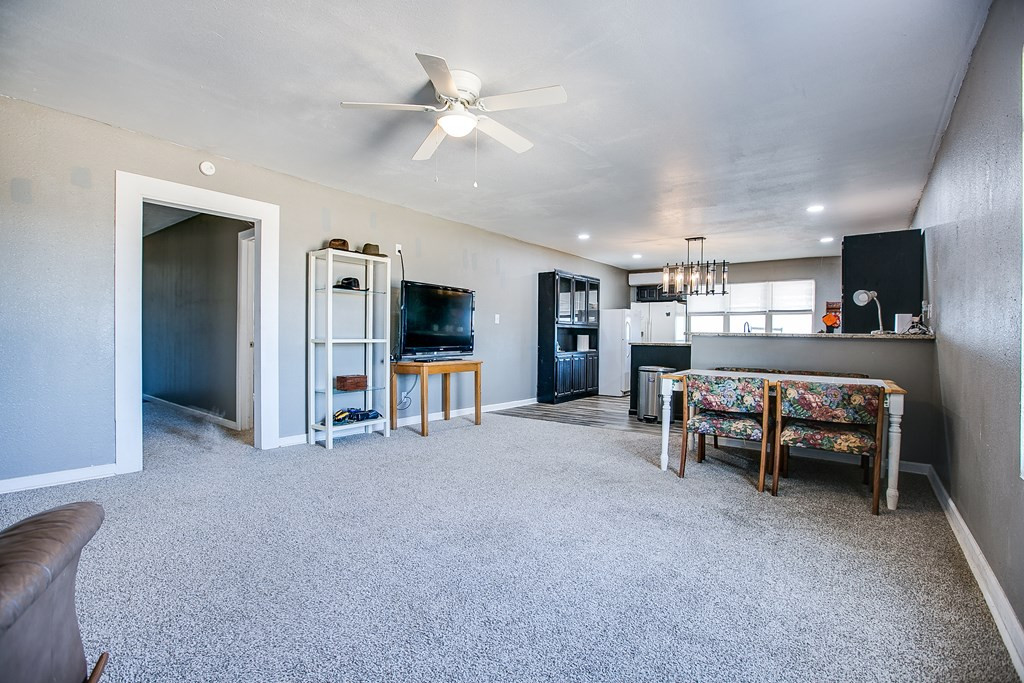 11318 Dallas Street Property Photo 6