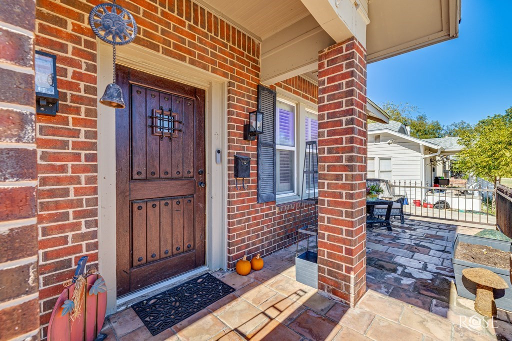423 S Washington Drive Property Photo 4