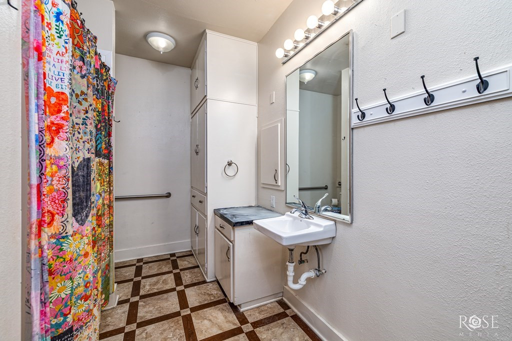 423 S Washington Drive Property Photo 14