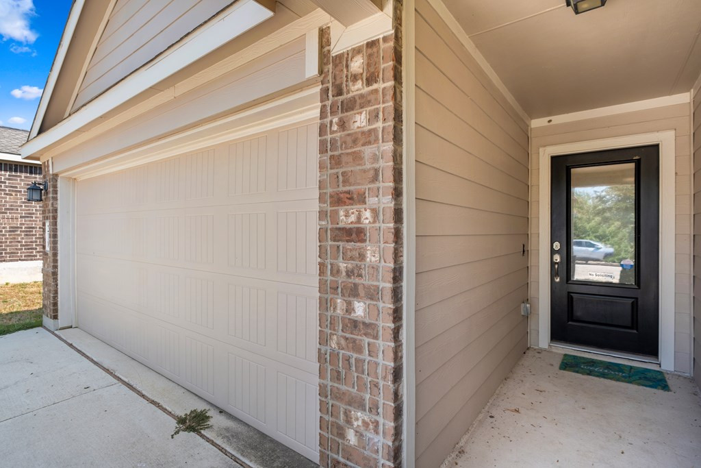 218 Holland Park Property Photo 3