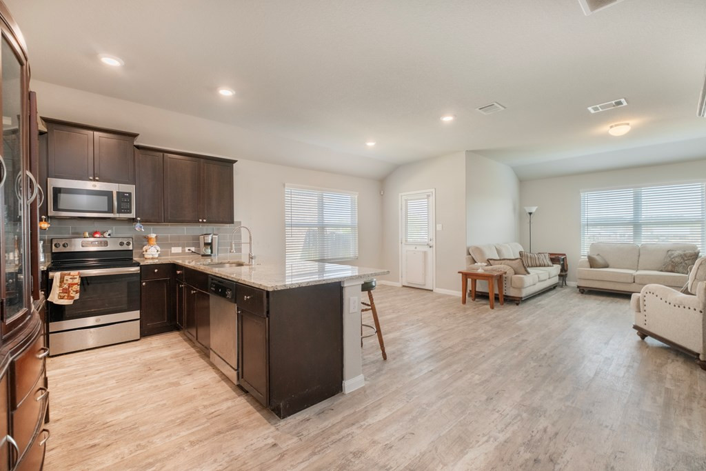 218 Holland Park Property Photo 11