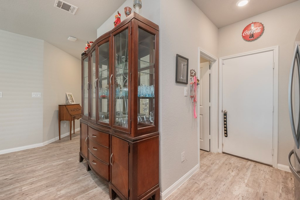 218 Holland Park Property Photo 19