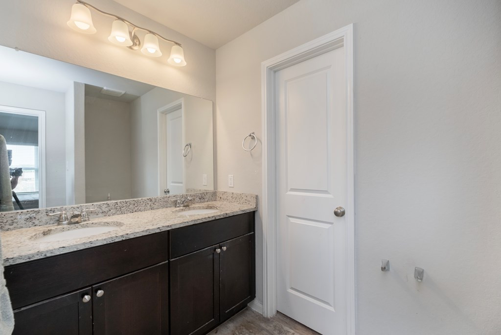 218 Holland Park Property Photo 23