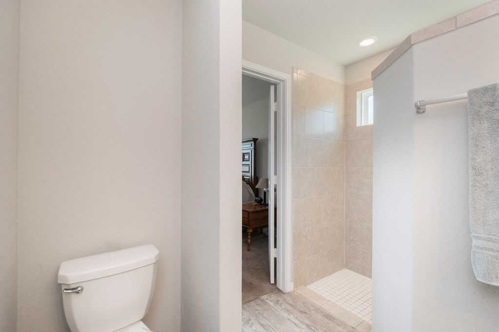 218 Holland Park Property Photo 24