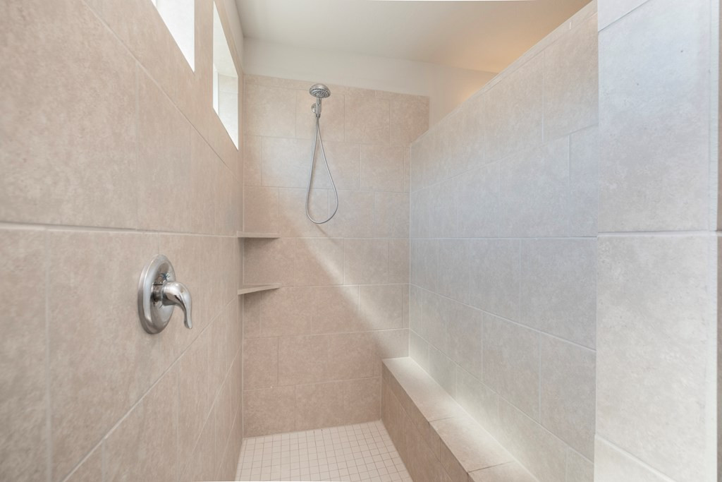 218 Holland Park Property Photo 25