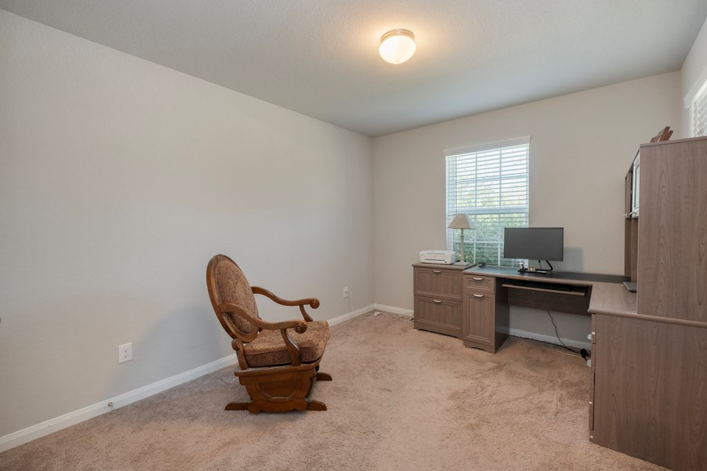 218 Holland Park Property Photo 26