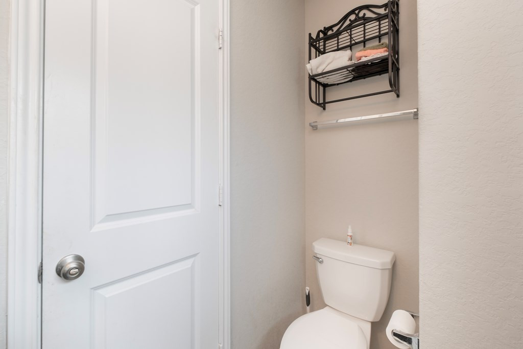 218 Holland Park Property Photo 29