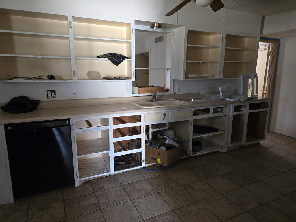 2839 Colorado Street Property Photo 6