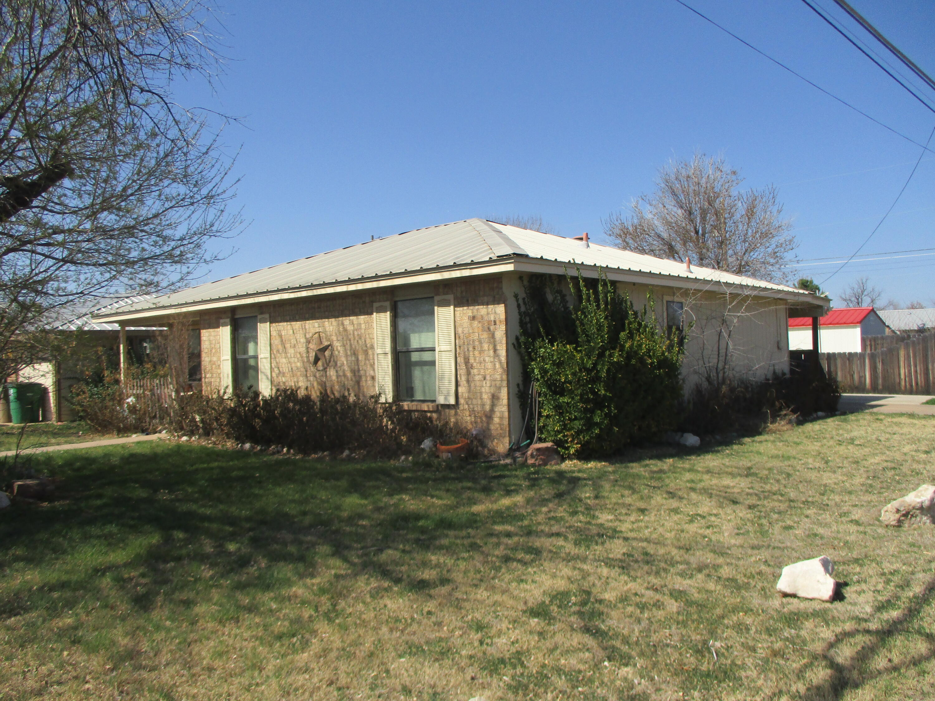 530 E 44th Street Property Photo 2