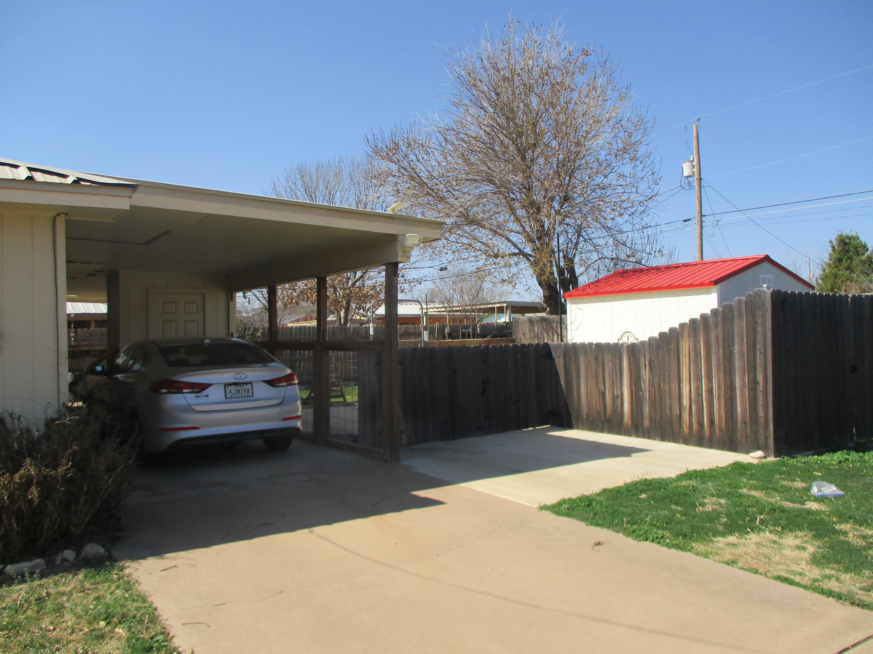 530 E 44th Street Property Photo 3