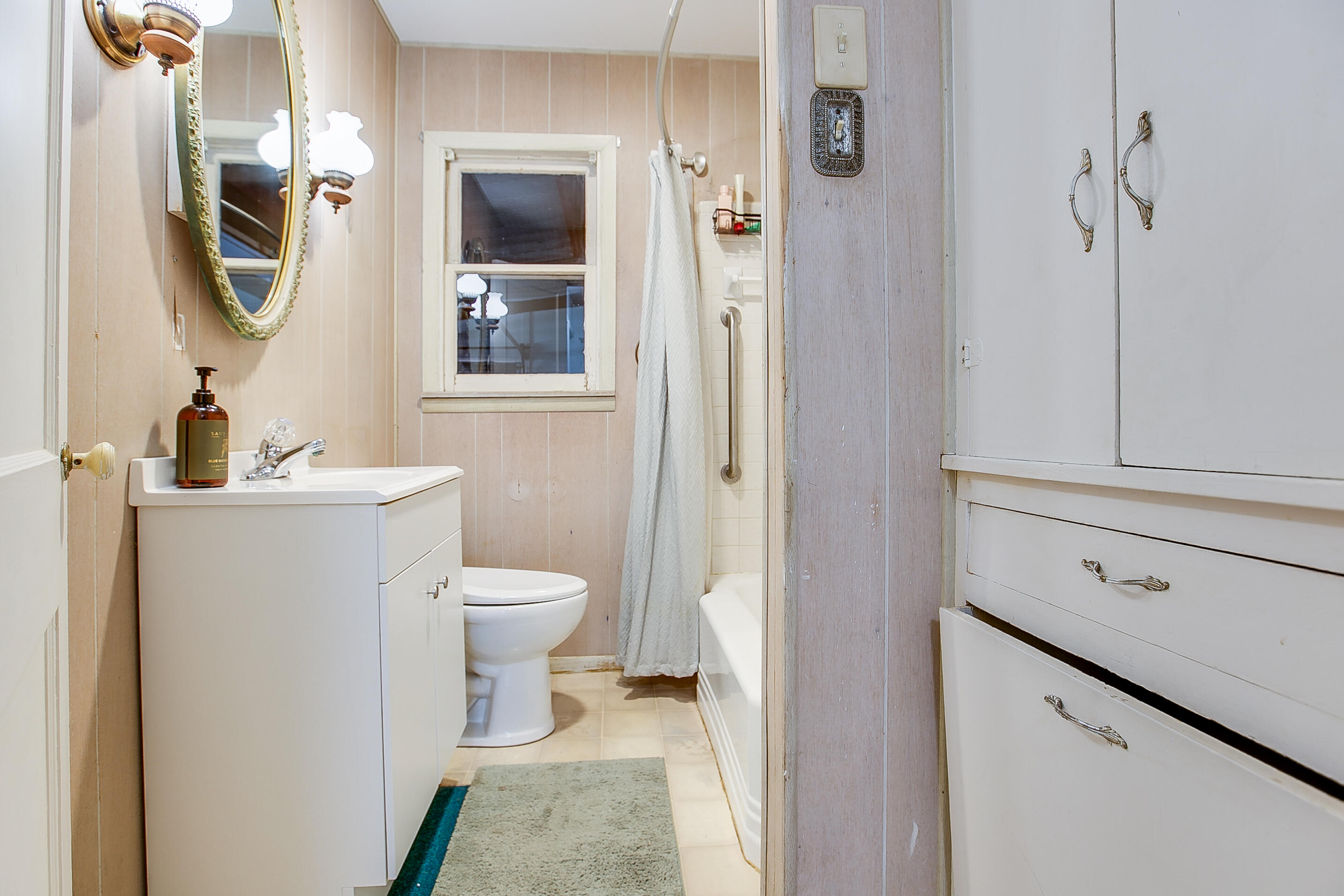 2219 W Twohig Avenue Property Photo 4
