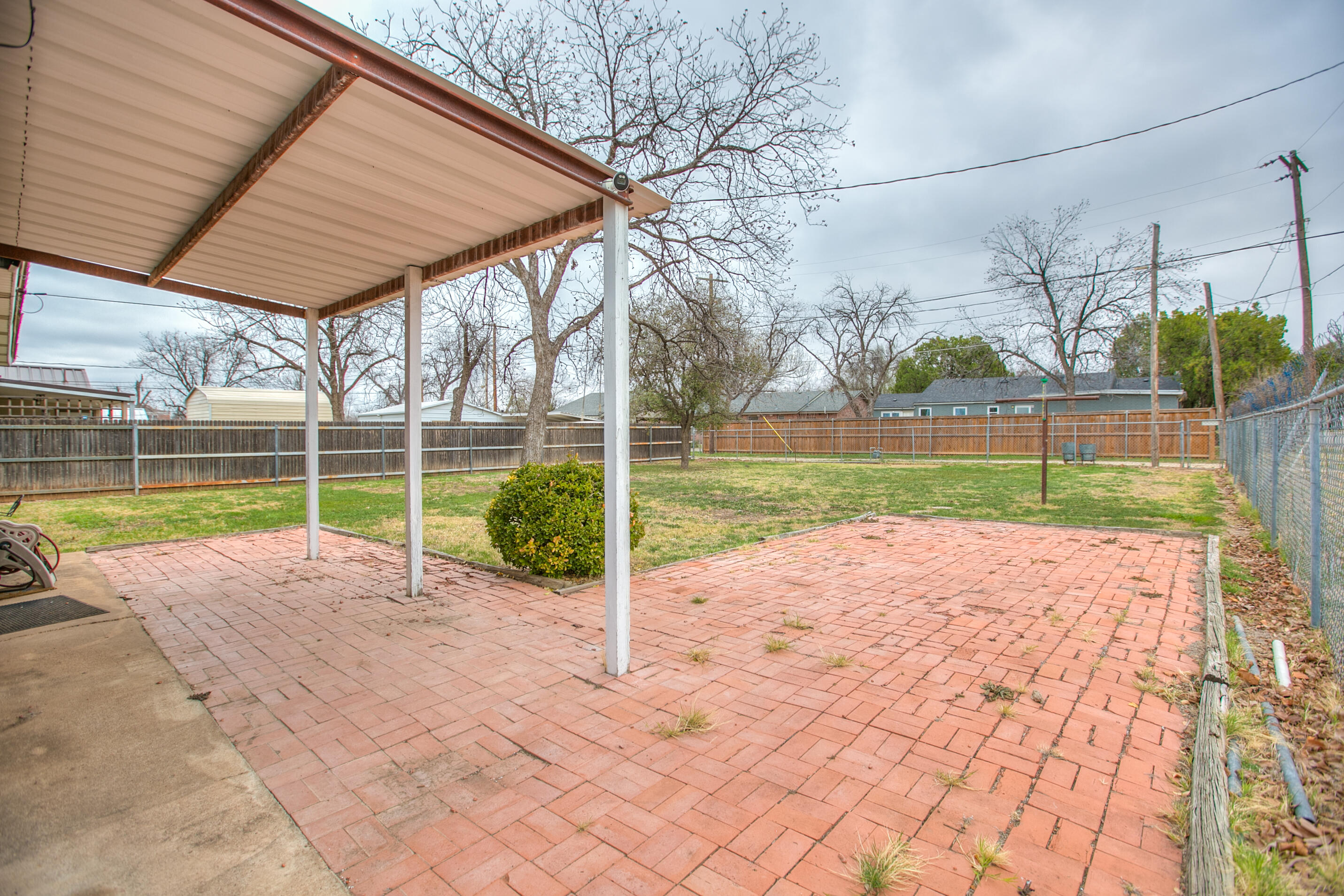 2219 W Twohig Avenue Property Photo 6