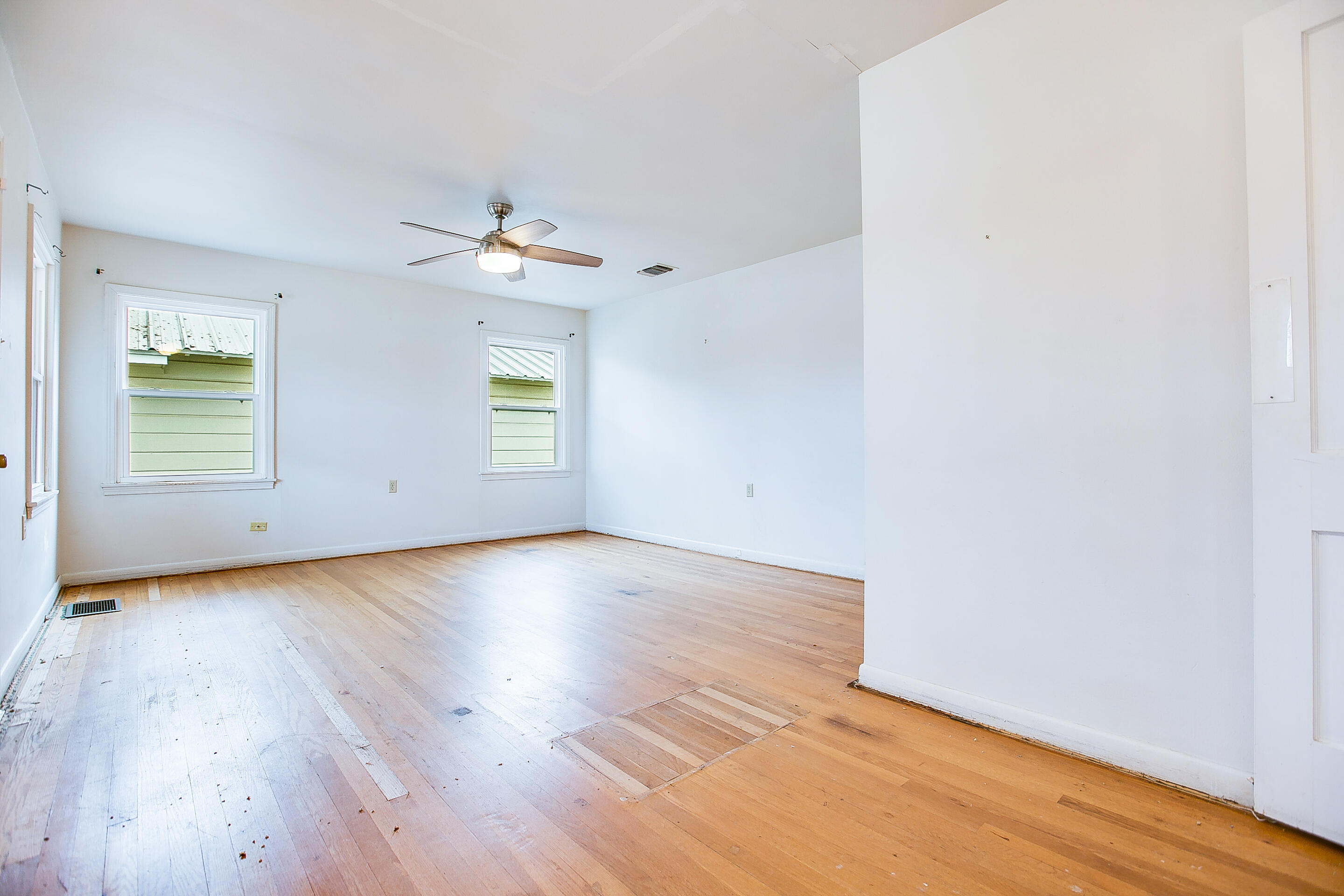 2219 W Twohig Avenue Property Photo 9