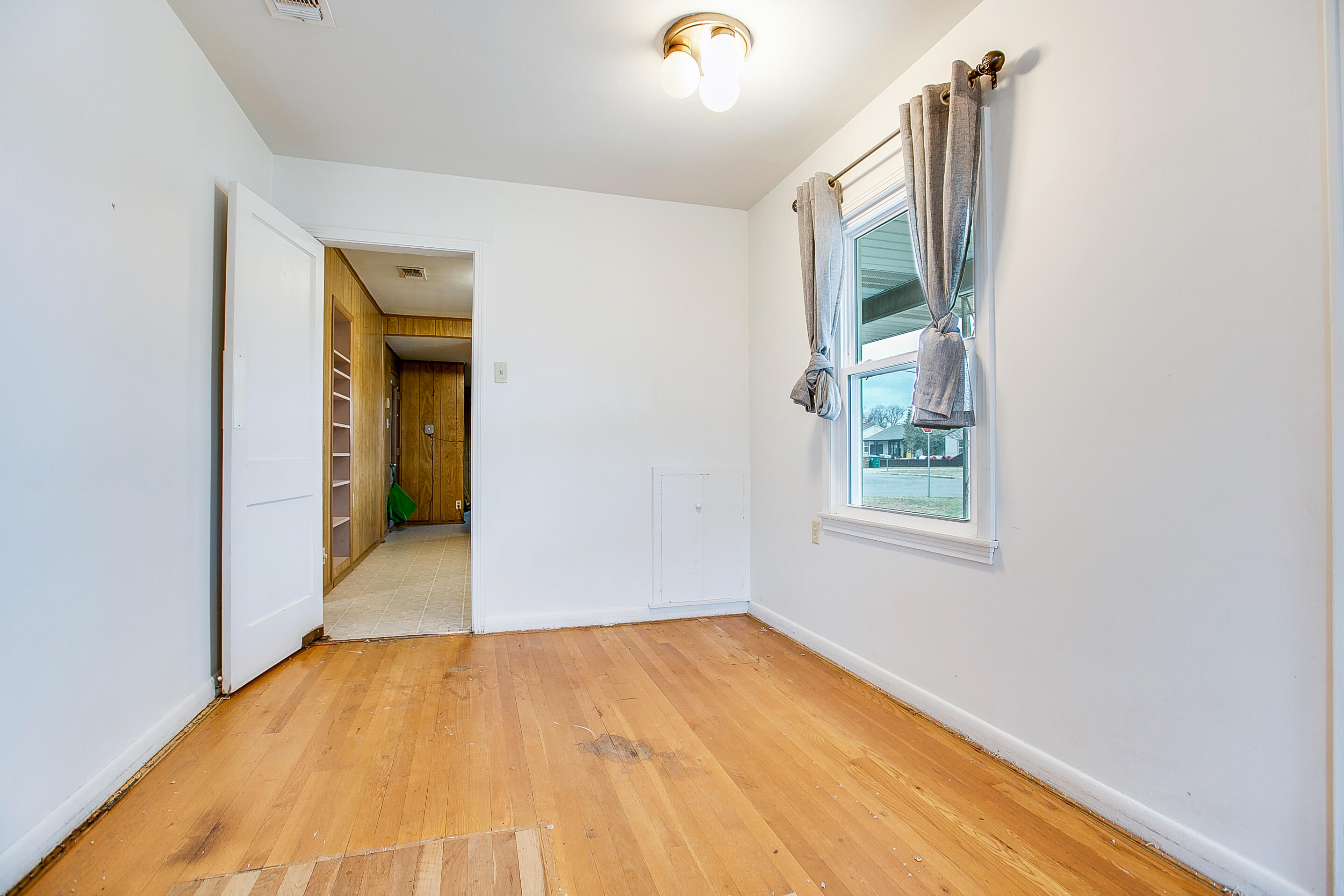 2219 W Twohig Avenue Property Photo 10