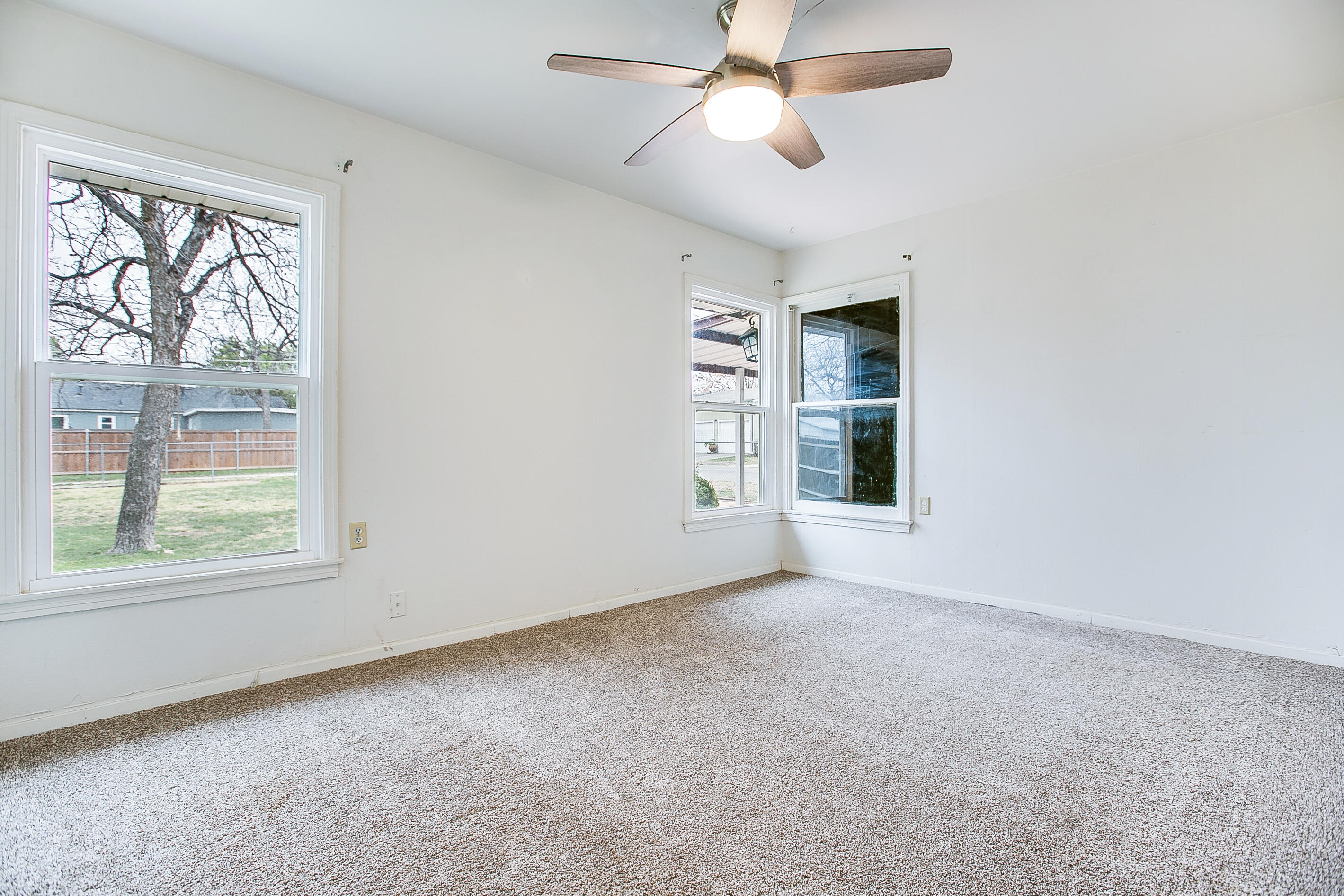 2219 W Twohig Avenue Property Photo 20