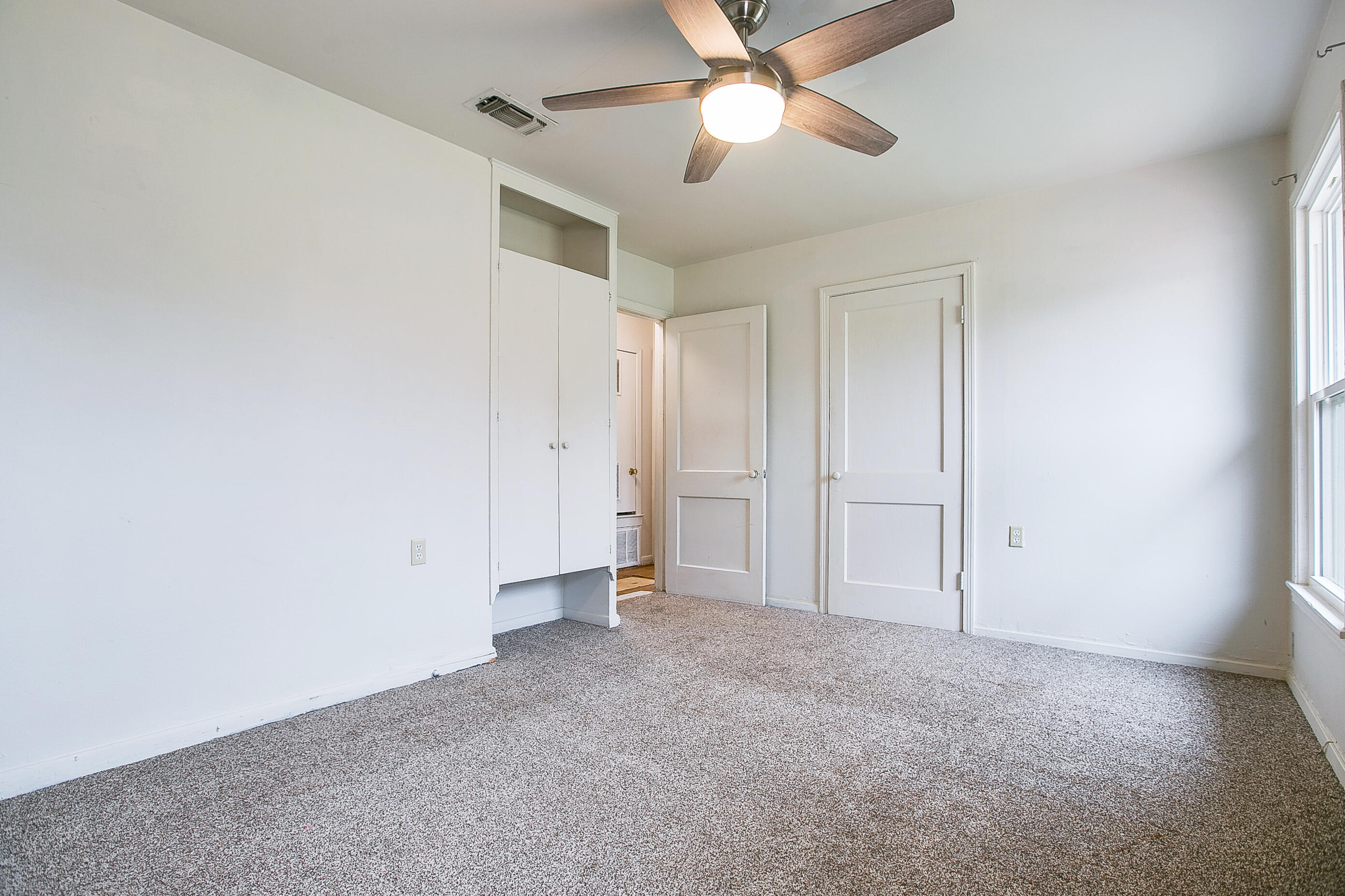 2219 W Twohig Avenue Property Photo 21