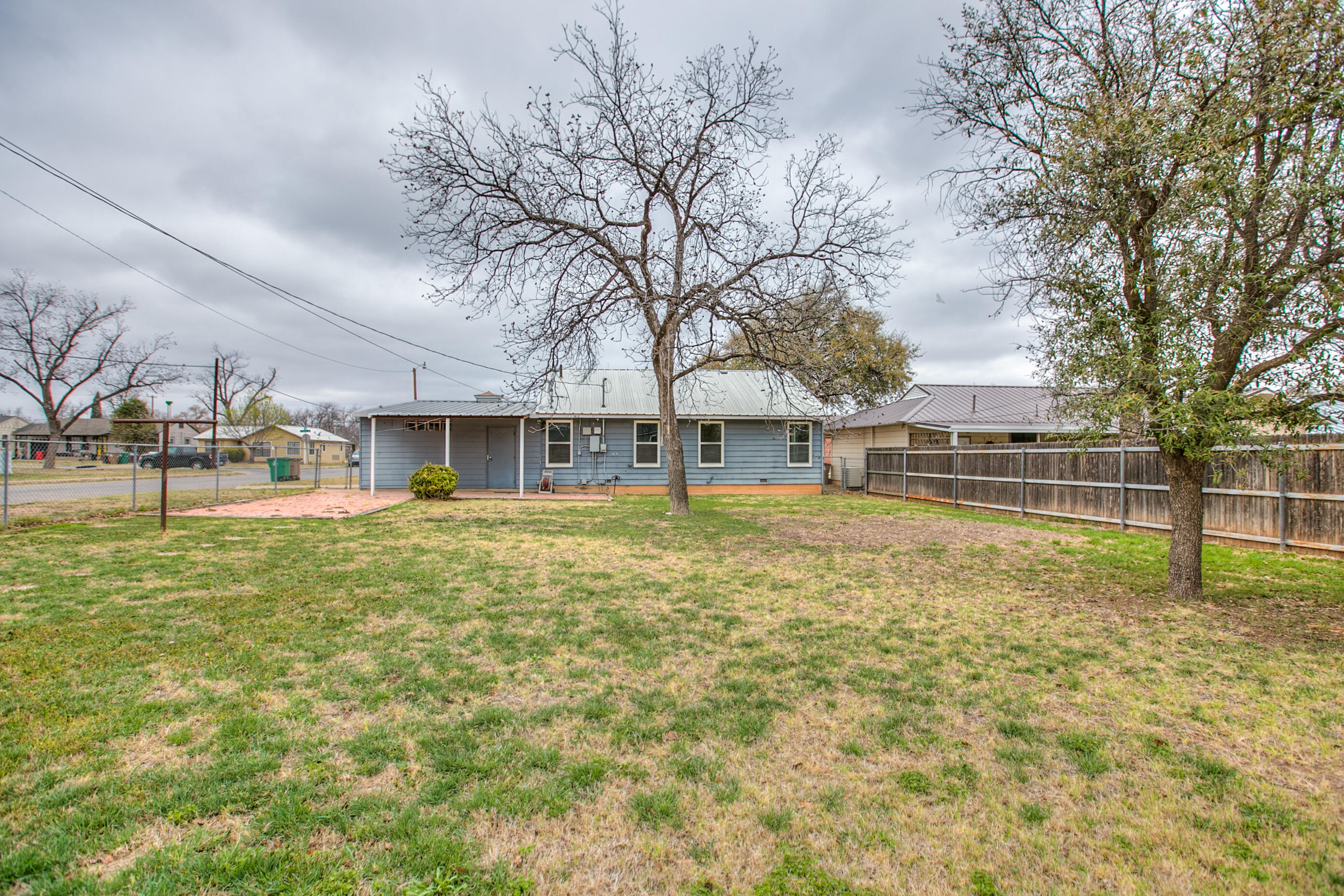 2219 W Twohig Avenue Property Photo 22