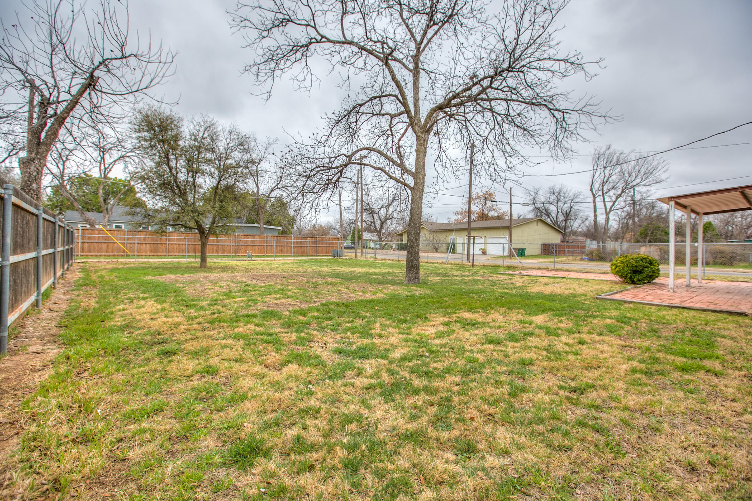 2219 W Twohig Avenue Property Photo 23