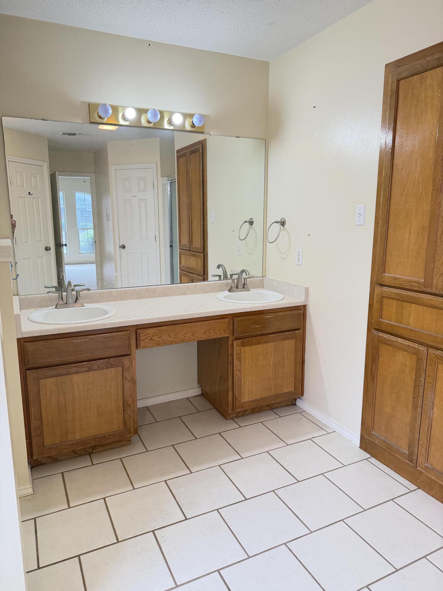 3514 Shadyhill Drive Property Photo 11