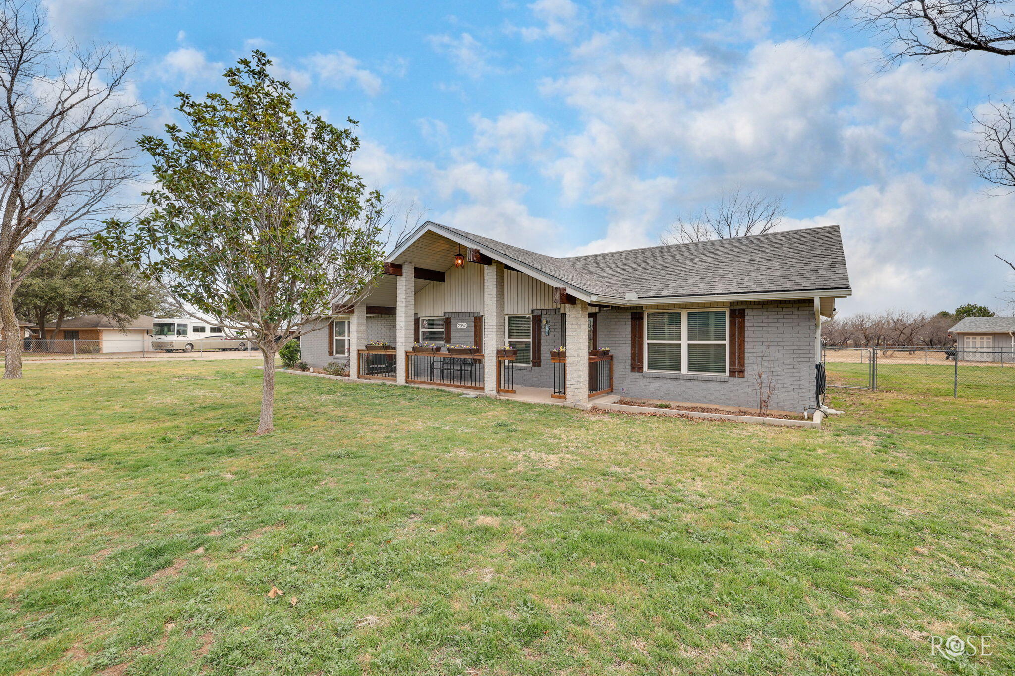 2052 Country Club Estates Circle Property Photo 4