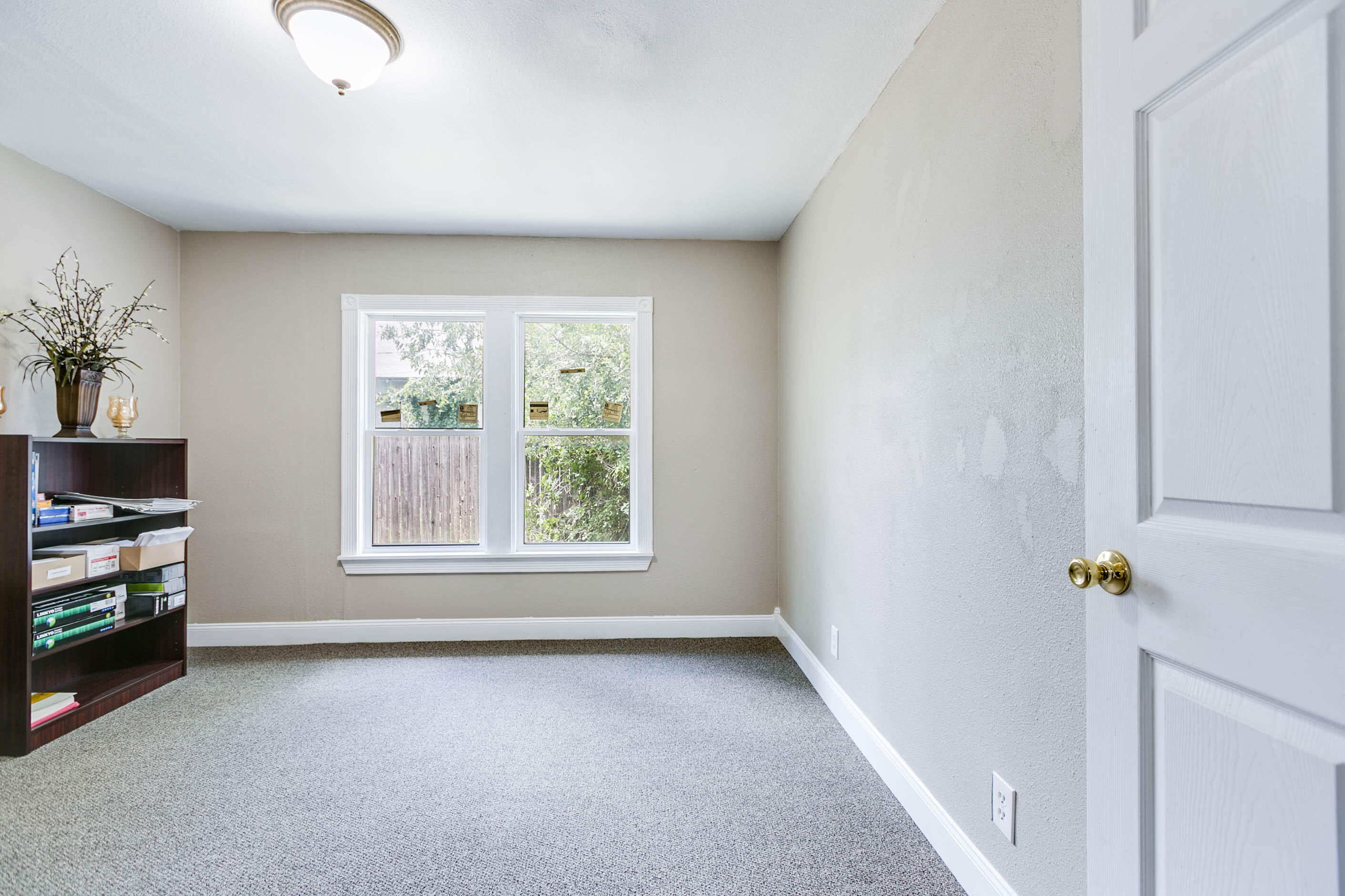 123 W 1st Street Property Photo 3