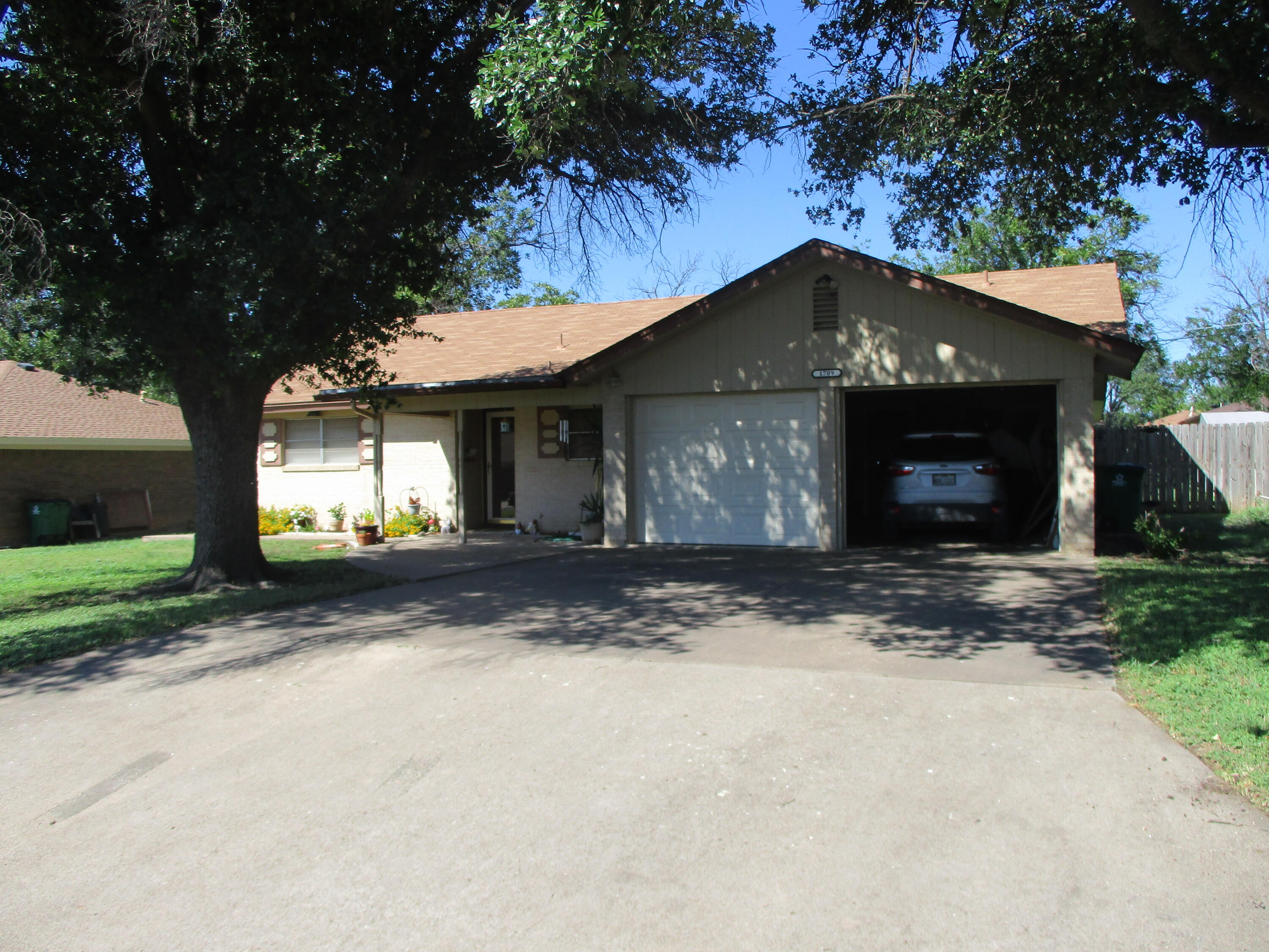 1709 Dove Creek Drive Property Photo 1