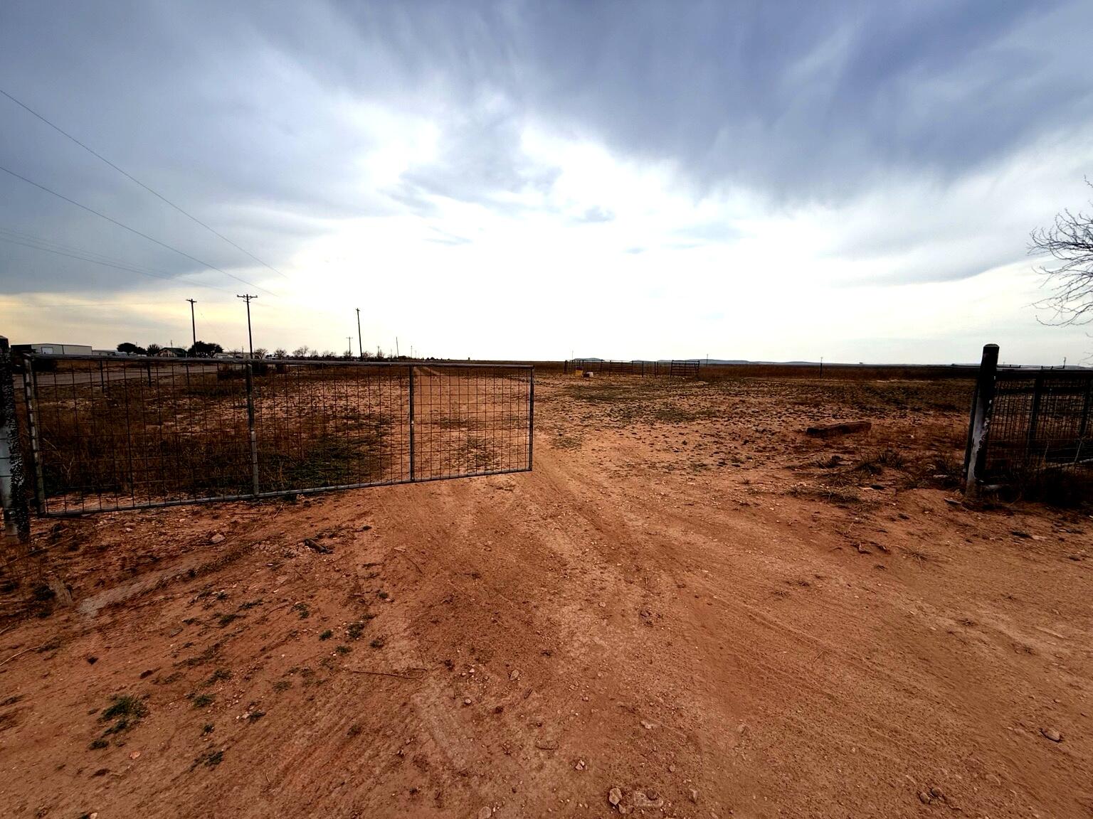 9776 W Grape Creek Road Property Photo 3