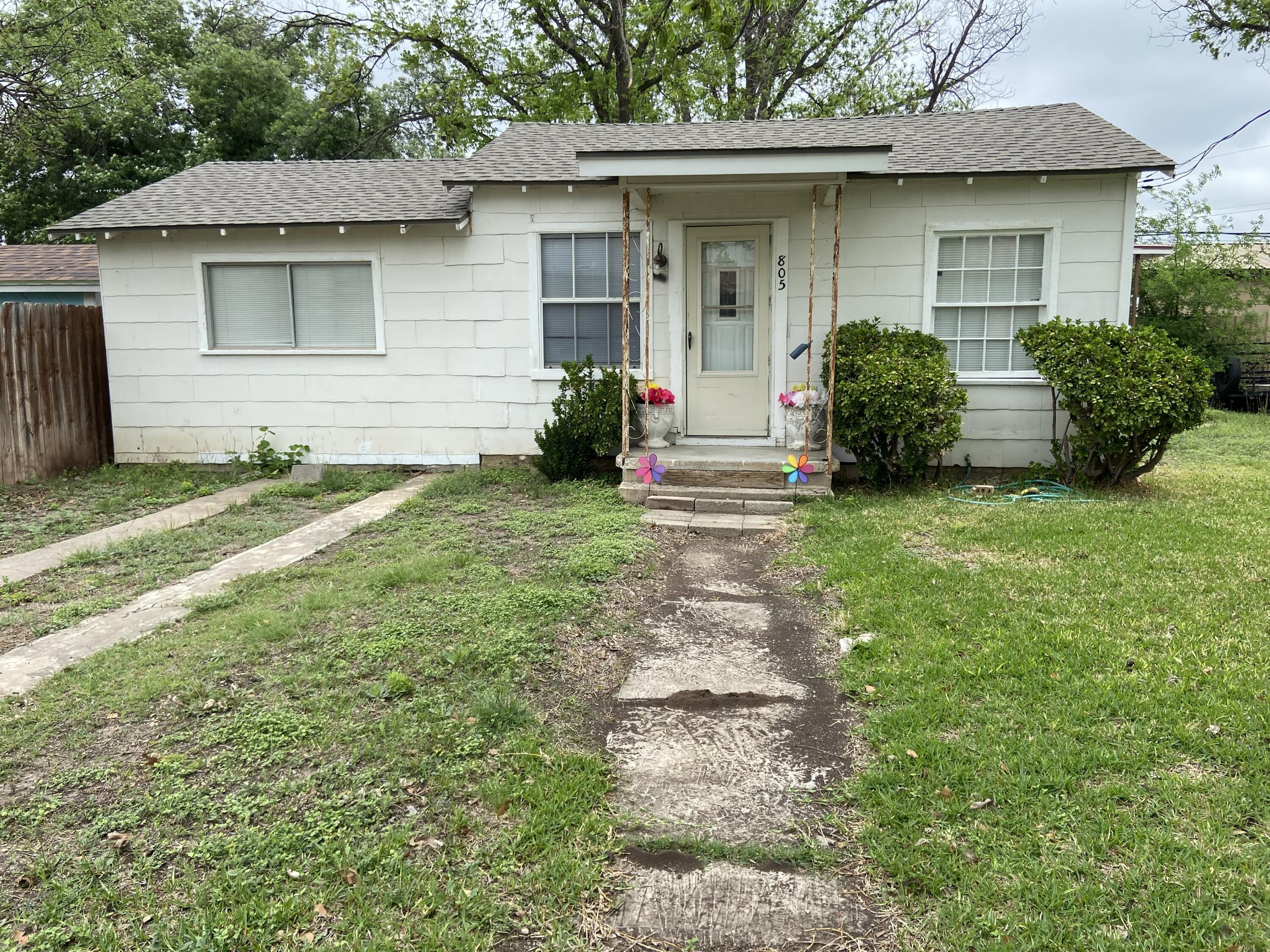 805 Mesquite Avenue Property Photo 1