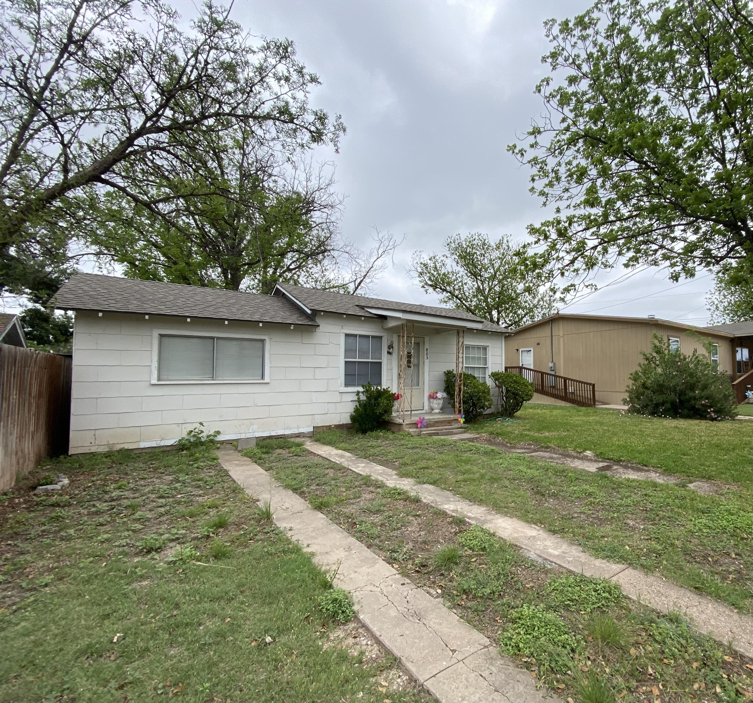 805 Mesquite Avenue Property Photo 2