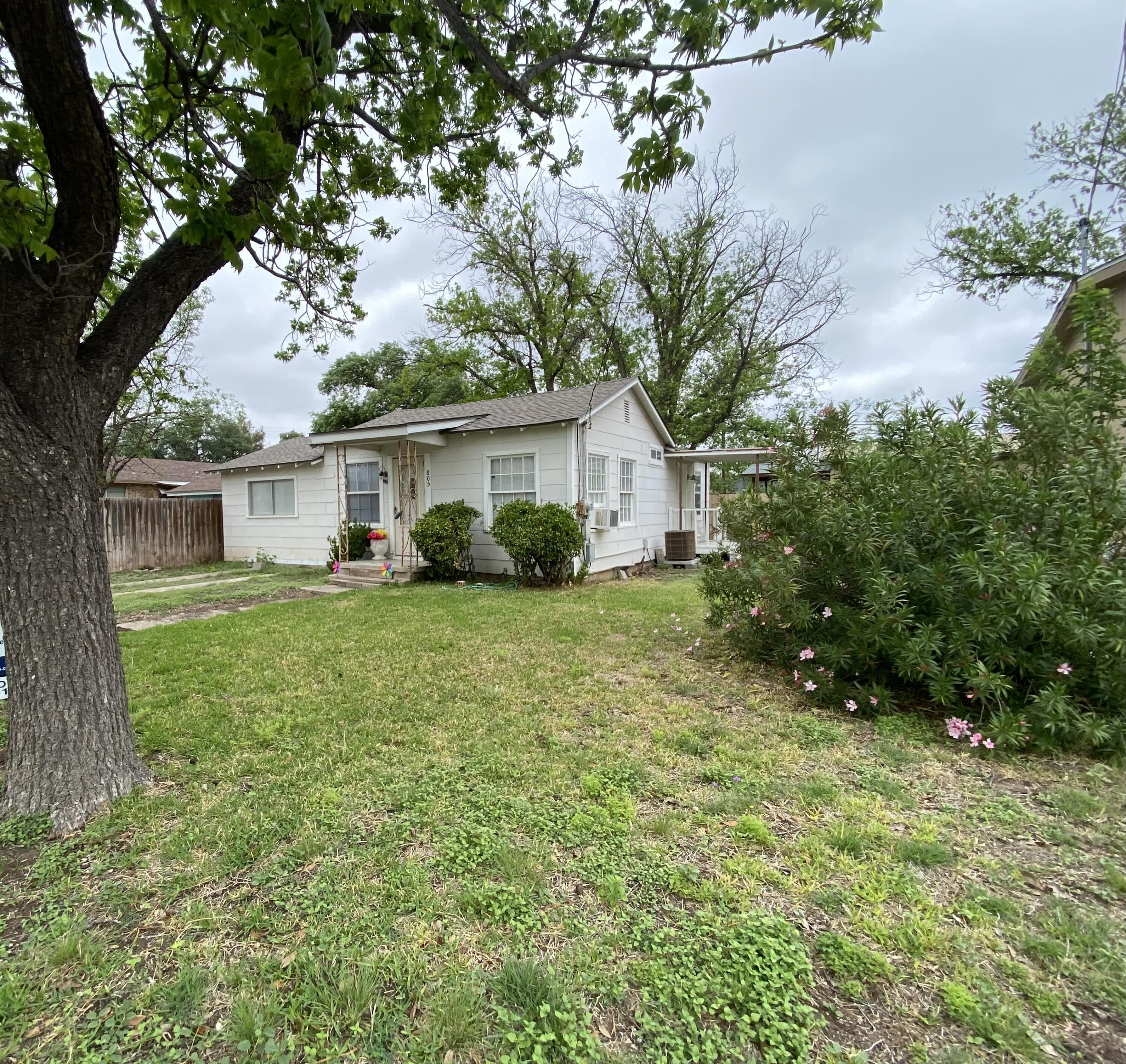 805 Mesquite Avenue Property Photo 3