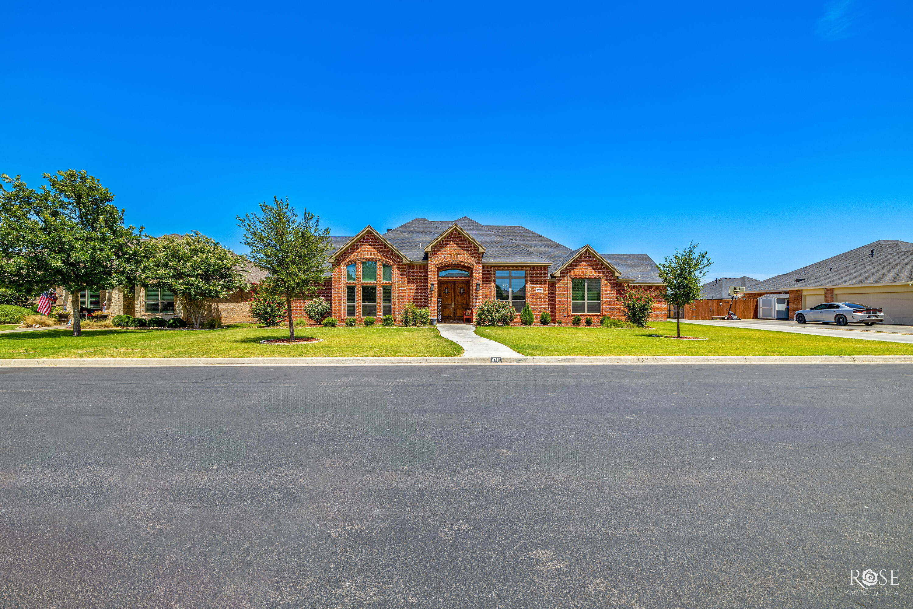 4710 Shadow Creek Drive Property Photo 2