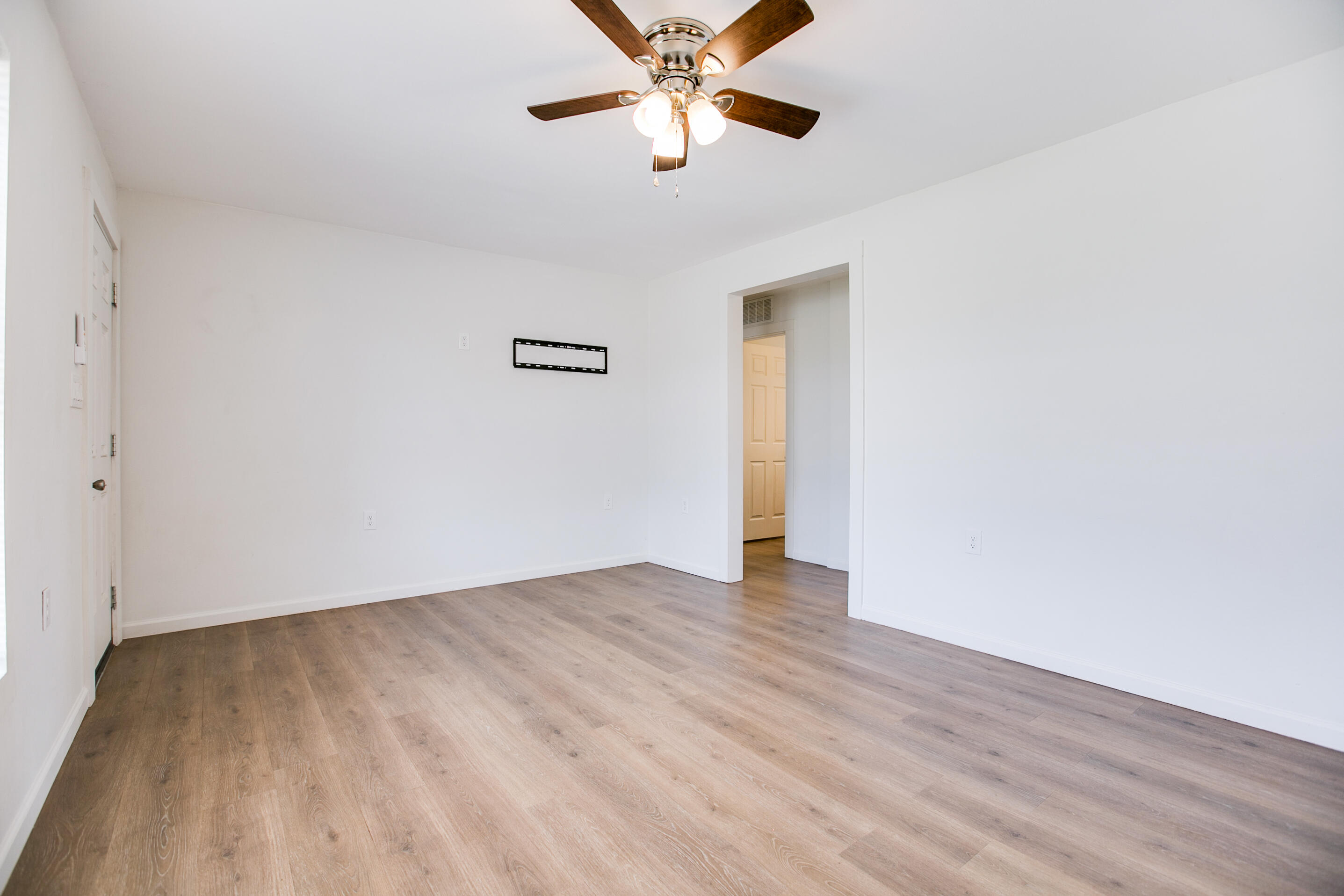 112 N Jefferson Street Property Photo 4