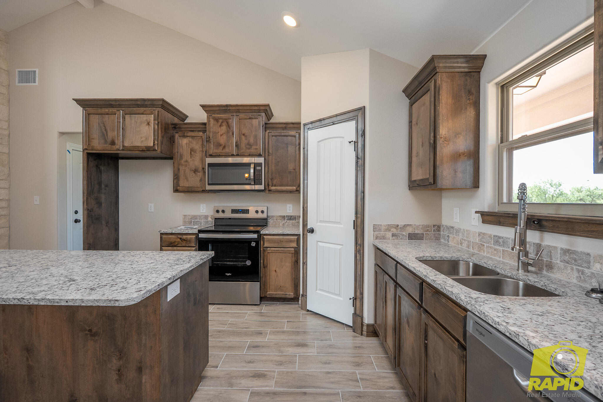 9665 Jaguar Trail Property Photo 4