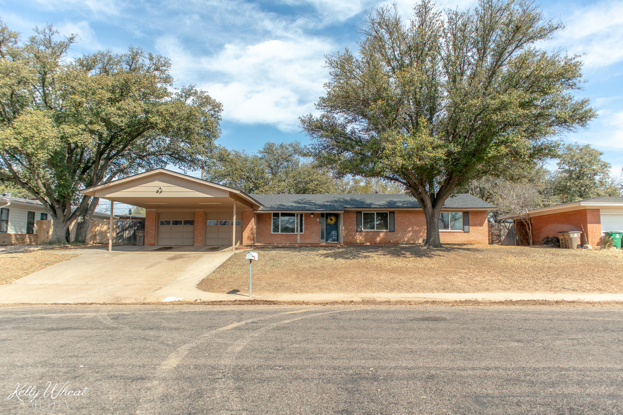 2638 University Avenue Property Photo 1