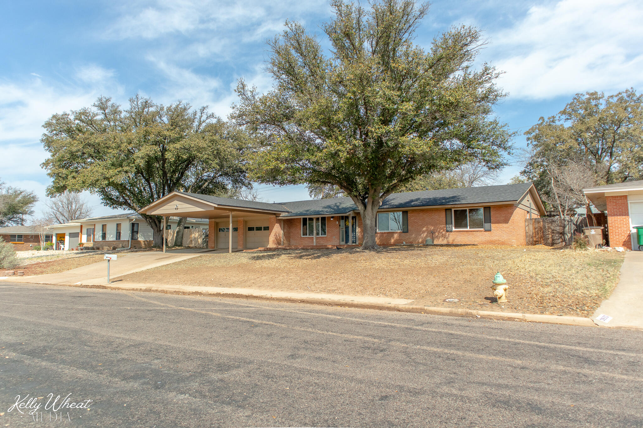 2638 University Avenue Property Photo 2